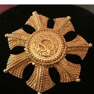 Gold Ornate Brooch
